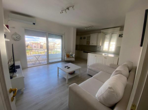 Cozy Apartment with Lake View
